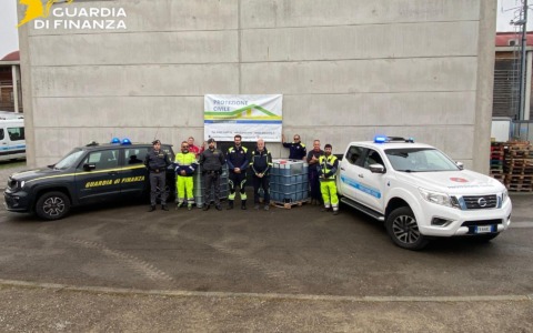La Guardia di Finanza devolve 18 mila litri di carburante alla Protezione Civile