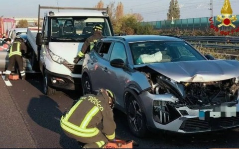 Tamponamento a catena sull’Autosole: sette auto coinvolte nel sinistro