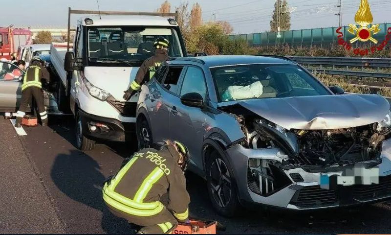 Tamponamento a catena sull’Autosole: sette auto coinvolte nel sinistro