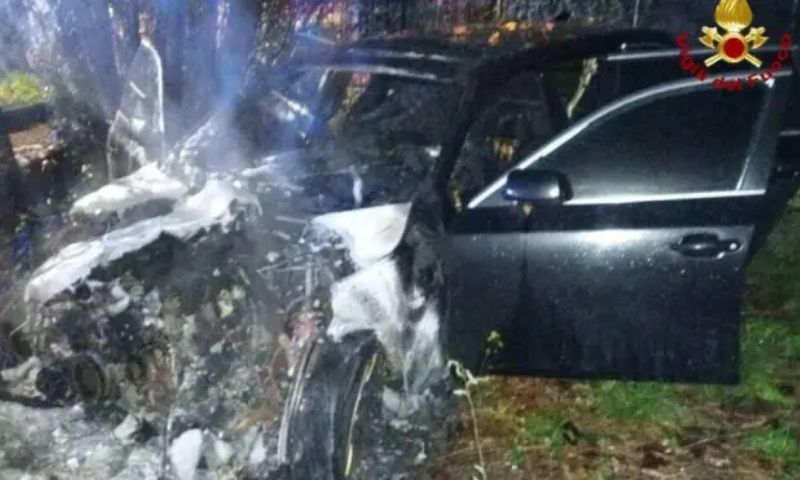 Auto a fuoco nella notte: probabile il gesto doloso