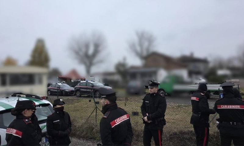 Blitz in un campo nomadi: diversi allacciamenti abusivi
