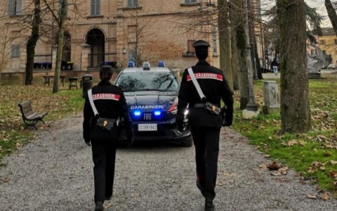 Fermato al cimitero e trovato in possesso di cocaina e del kit per pesare e confezionare