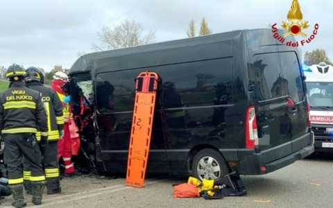 Scontro tra due mezzi: resta ferita una ragazza di 12 anni