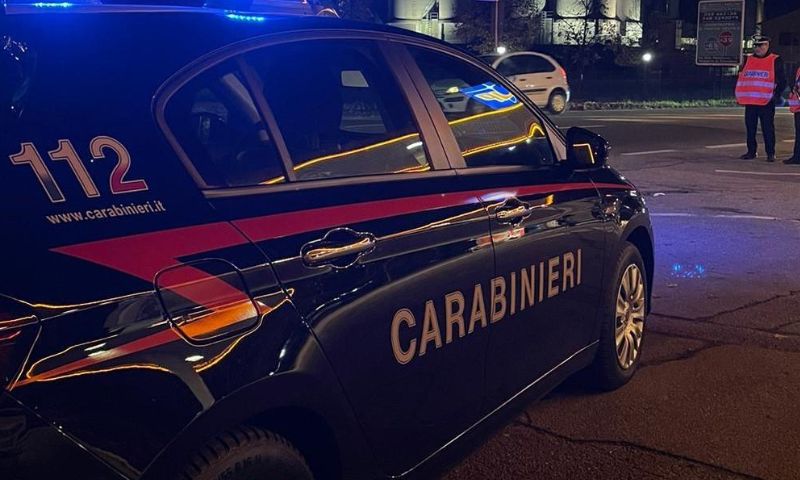 Furiosa rissa tra due gruppi di giovani con feriti