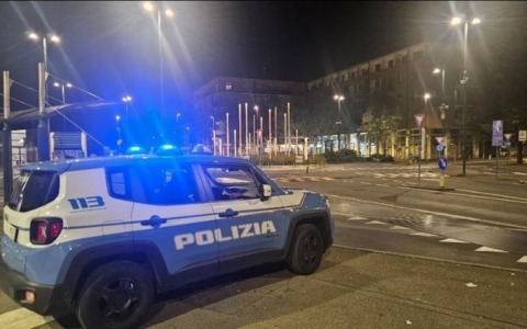 Aggredito nella sala d’attesa della stazione storica