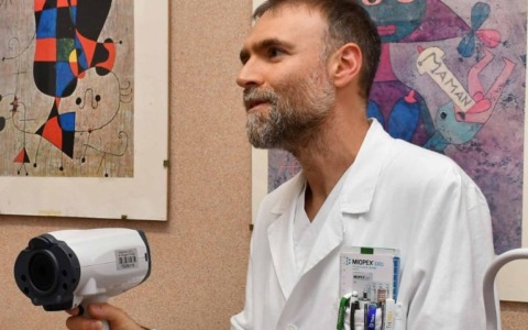 L’Associazione Malattie Genetiche Rare dona uno strumento per la diagnosi delle patologie oculari rare all’Ambulatorio di Genetica Oculare