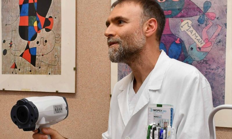 L’Associazione Malattie Genetiche Rare dona uno strumento per la diagnosi delle patologie oculari rare all’Ambulatorio di Genetica Oculare