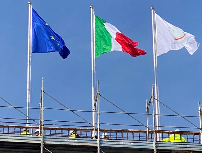 A Reggio Emilia la “posa della bandiera” per il completamento della struttura del MiRe – Maternità e Infanzia