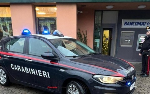 Anziana scippata al rientro dalla spesa: grazie alla video sorveglianza individuati gli autori del furto