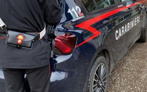 Rifiuta di indossare  il braccialetto elettronico e viene arrestato dai Carabinieri