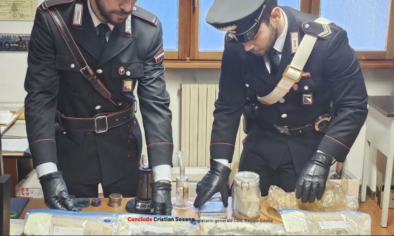 Trovato con droga e materiale per pesare la sostanza stupefacente