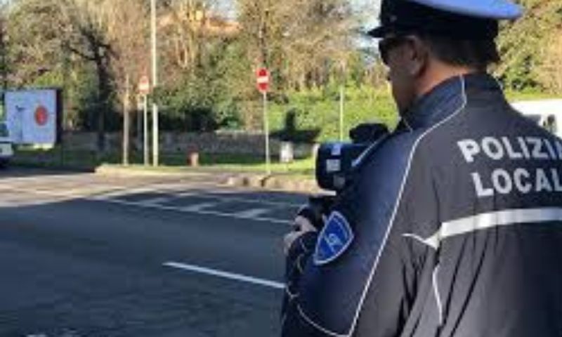 Si masturba davanti ad alcuni minori al Parco del Liofante di Salvaterra