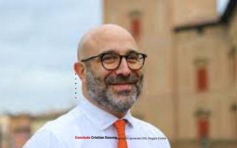 Sdegno e rabbia per l’incendio della Casetta di Natale: la condanna del sindaco