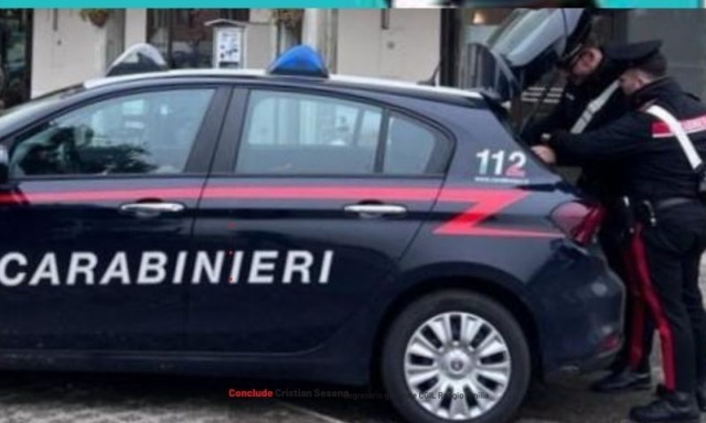 Tracce di sangue sulla vetrata spaccata e frammenti di vetro nei piedi: i Carabinieri incastrano il ladro “ferito”