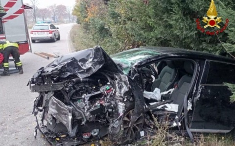 Scontro frontale tra due auto: grave un bambino di 5 anni