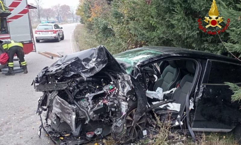 Scontro frontale tra due auto: grave un bambino di 5 anni