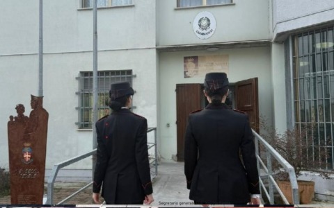 Riprese mentre rubano dentro ad un supermercato: denunciate