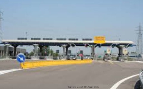 Sulla A1 chiusura notturna dei caselli tra Reggio Emilia e Terre di Canossa