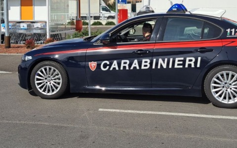 Rubano capi di abbigliamento per quasi mille euro alla Coop: bloccati dai Carabinieri