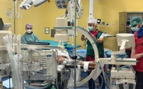 Eseguito per la prima volta a Reggio Emilia intervento su una partoriente per rara patologia della placenta