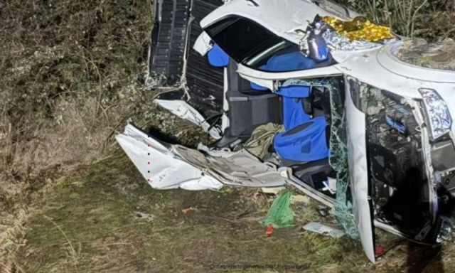 Auto fuori strada a Muraglione di Baiso: due feriti gravi