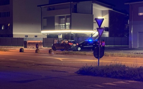 Ladri dentro ad una salumeria: via con il denaro della cassa