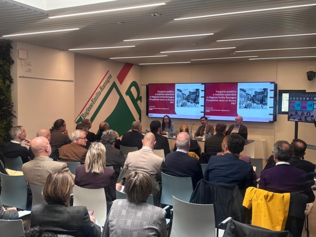 Si discute il nuovo ruolo del trasporto pubblico