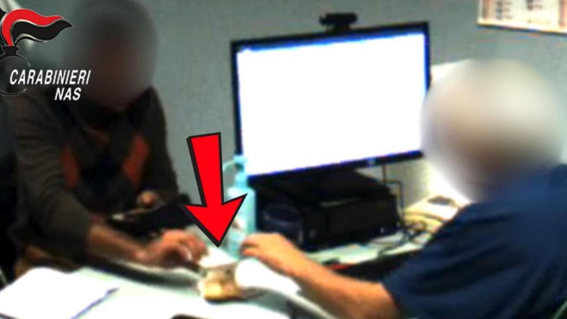 Prestazioni mediche non dichiarate: arrestato noto primario di Guastalla