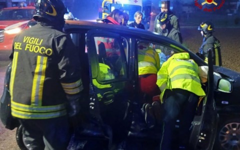 Esce di strada con l’auto: grave una ragazza di venti anni