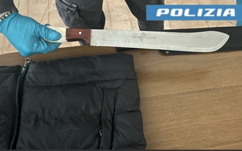 Aggredito con un machete in zona stazione storica