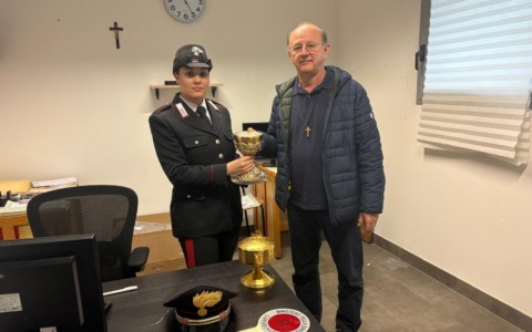 Recuperate due pissidi rubate da una parrocchia