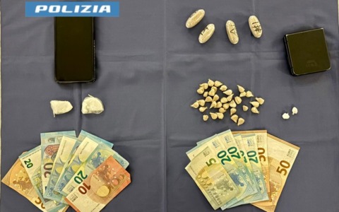 In un bar etnico con metanfetamina e hashish, in casa avevano altra droga