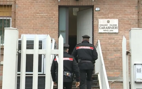 Tradito dal look: usa un bancomat rubato con gli stessi abiti di un furto precedente