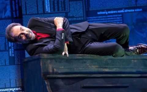 Neri Marcorè fa rivivere Giorgio Gaber con le sue canzoni e i suoi pensieri