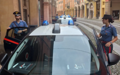 Lite in centro e minacce di ritorsione: denunciato diciottenne