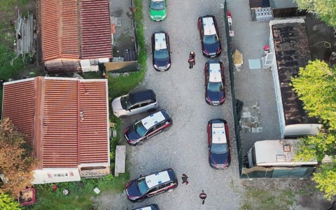 Blitz in un campo nomadi: smantellato vasto giro di spaccio di sostanze stupefacenti