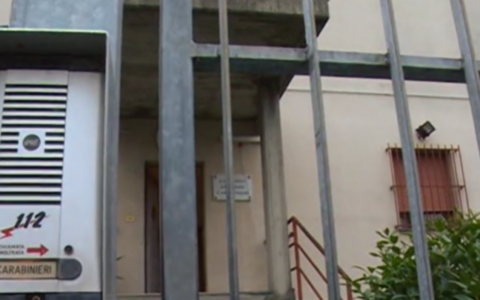 Per ragioni di cuore minore porta a scuola una mannaia