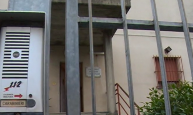 Per ragioni di cuore minore porta a scuola una mannaia