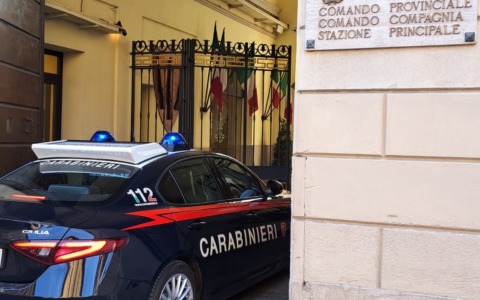 Coppia di trasfertisti del furto arrestata dopo colpo in un grande supermercato in città