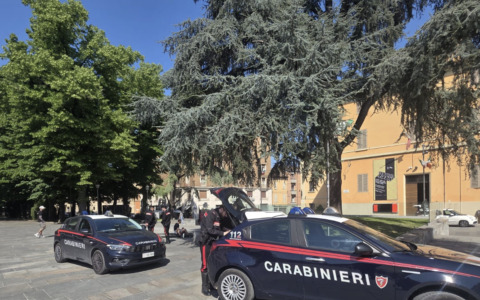 Controlli dei Carabinieri in zona Teatro Valli e via Roma