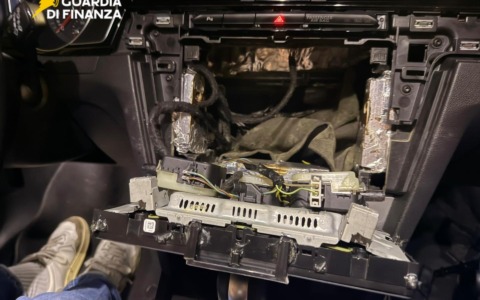 Arrestato corriere della droga con oltre 5 chilogrammi di cocaina