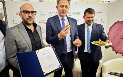 Il commissario Ue all’Agricoltura Christophe Hansen ha incontrato l’Associazione produttori dell’Erbazzone reggiano