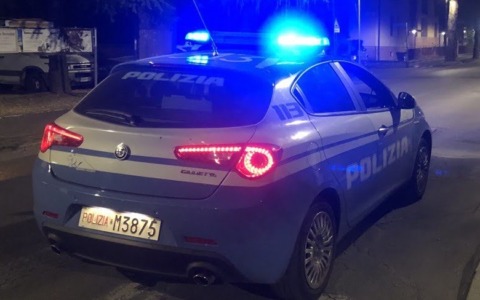 Si introduce dentro ad un negozio per rubare: arrestato dalla Polizia di Stato