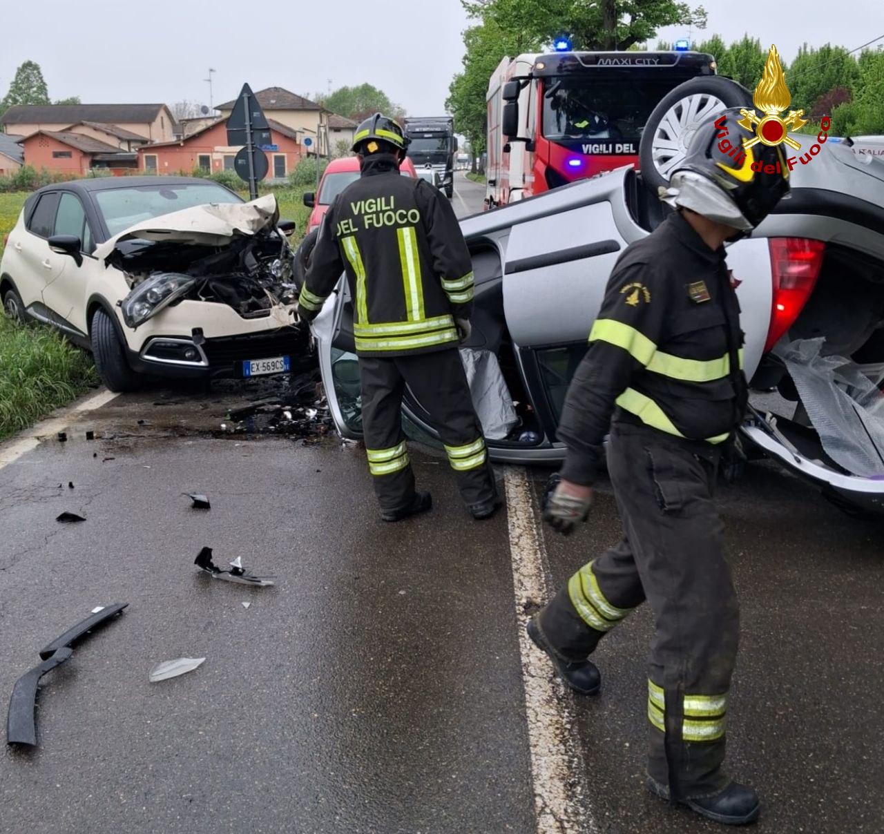 Scontro tra due auto: gravi i  conducenti