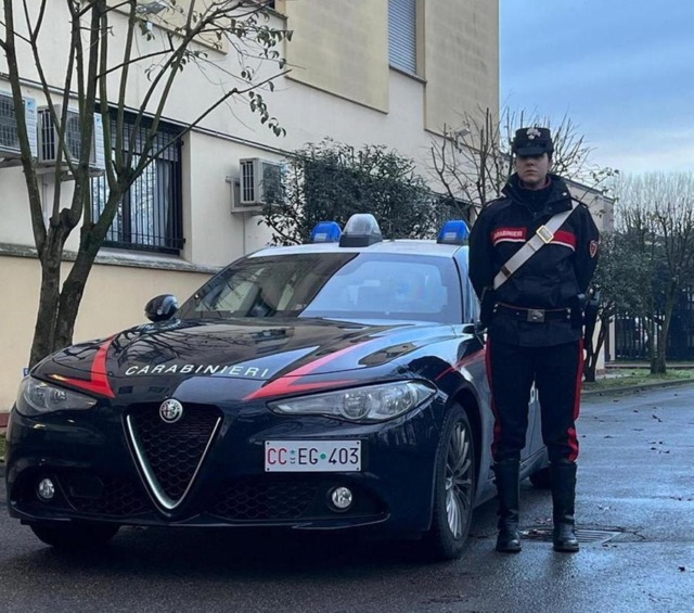 Lite in strada con bastone telescopico: una denuncia