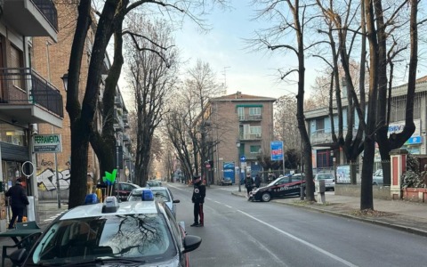 Rapinano disabile in carozzina: individuati gli autori