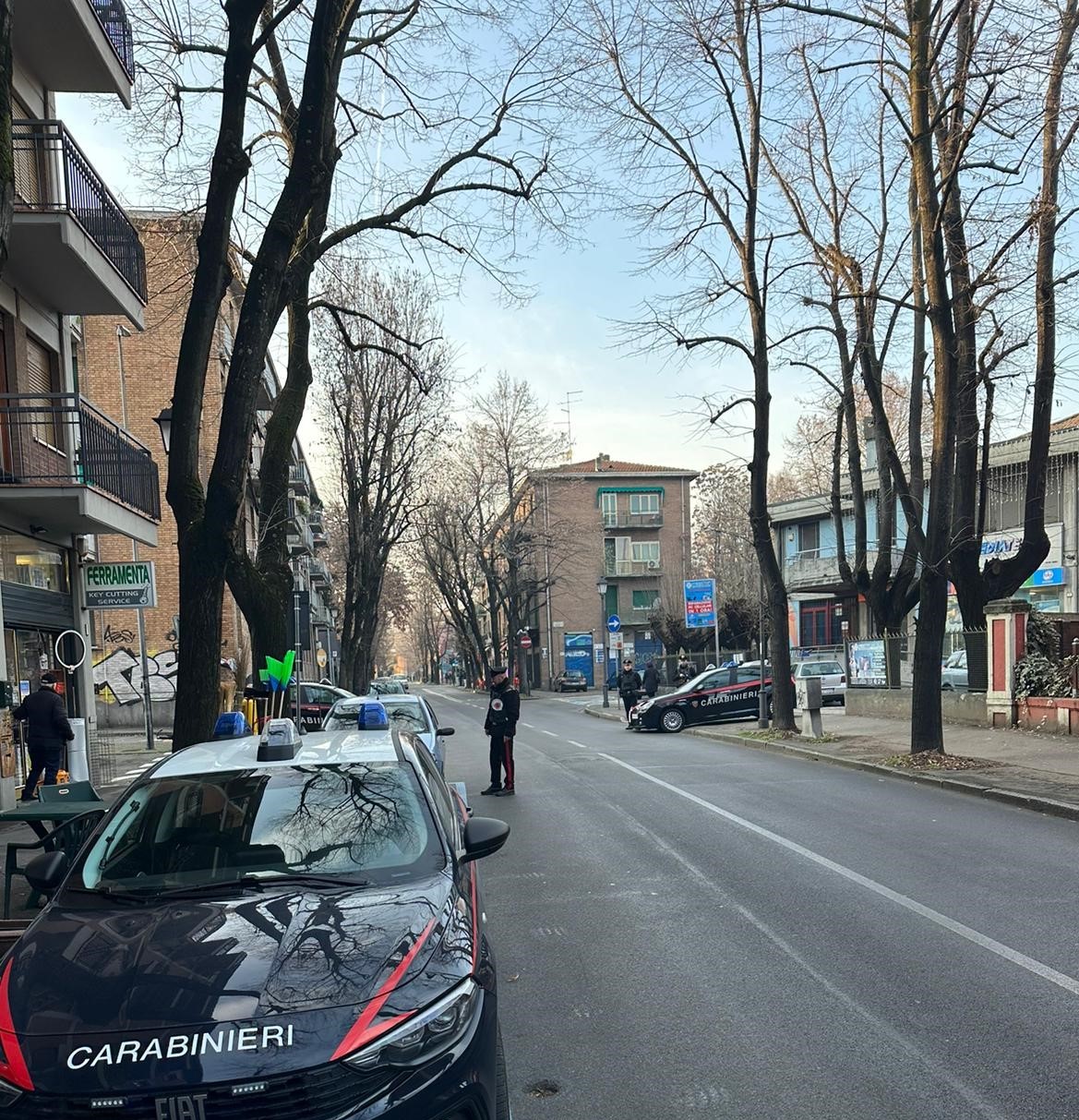 Rapinano disabile in carozzina: individuati gli autori