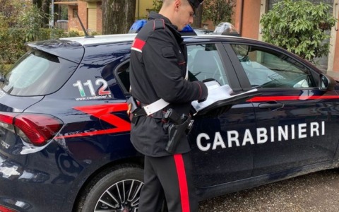 Aggredisce a sprangate il collega di lavoro