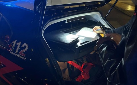 Auto rubata nella notte e recuperata in mattinata: due persone denunciate per ricettazione