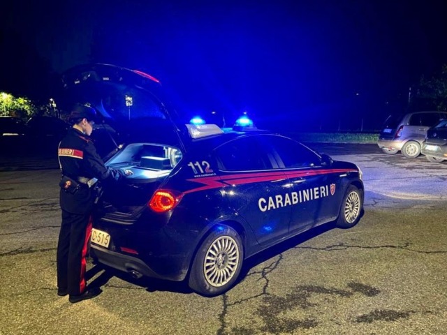 Violenza nel Centro storico: sedicenne pestato da due fratelli per cinque euro
